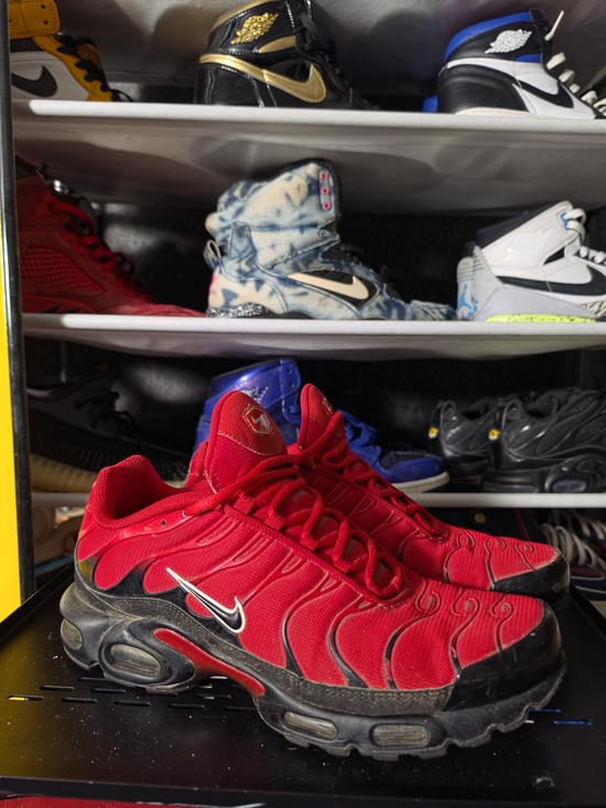 ? Nike TN Tuned Red Black Men\'s Size 10.5 Air Max Plus Athletic Sneakers main image 5